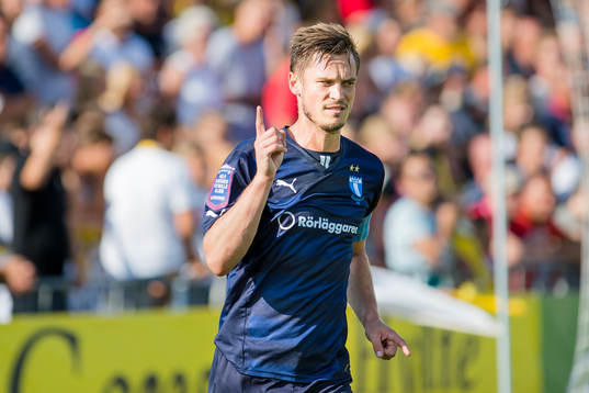 Malmö FFs Markus Rosenberg har gjort 1-3 och jublar