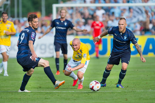 Malmö FFs Markus Rosenberg (v) och Magnus Eriksson (h)