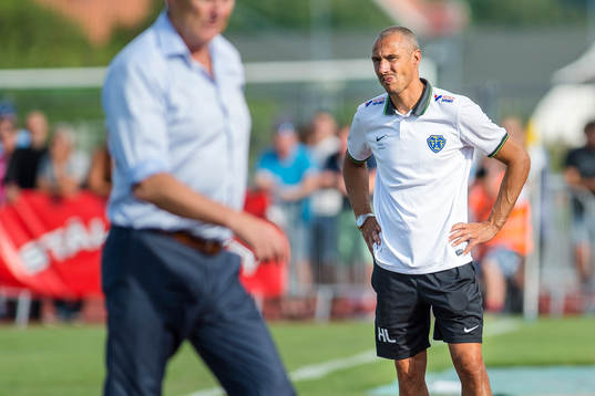 Falkenbergs tränare Henrik Larsson deppar