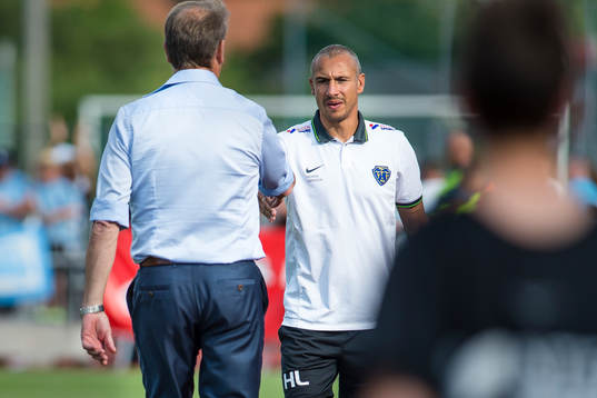 Falkenbergs tränare Henrik Larsson tackar Malmö FFs
