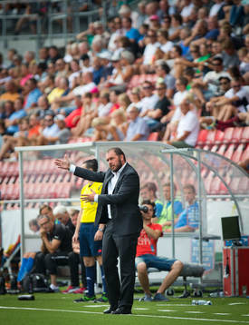 Örebros tränare Alexander Axén deppar