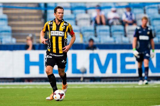 Häckens Martin Ericsson med bollen