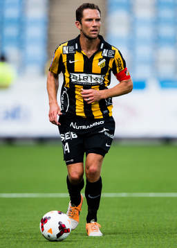 Häckens Martin Ericsson med bollen