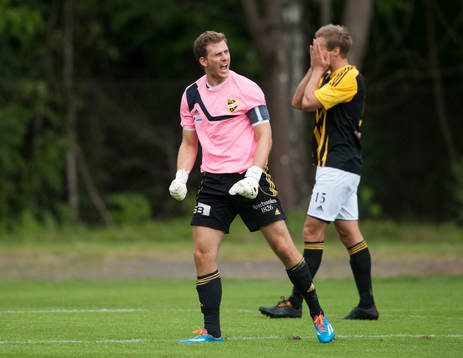 Bromölla har gjort 2-0 och Calle Lindell och Jesper