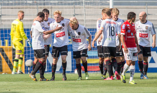 Brommapojkarna jublar