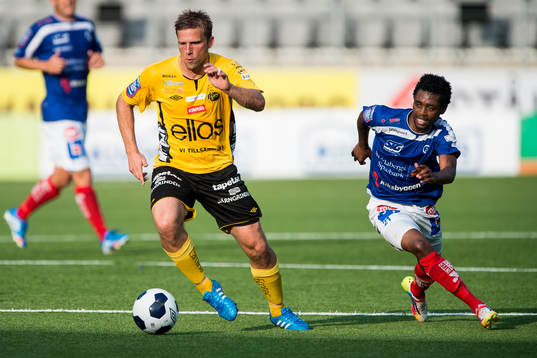 Elfsborgs Anders Svensson och Åtvidabergs Emmanuel Dogbe
