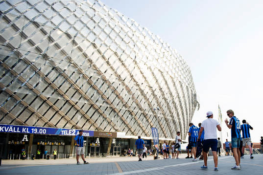Djurgårdens supportrar på väg till Tele2 arena innan