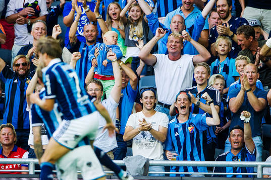 Djurgårdens supportrar jublar