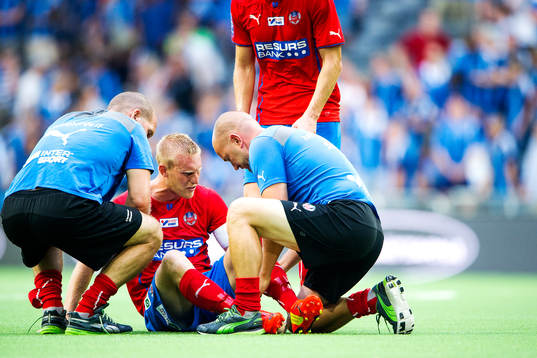 Helsingborgs Peter Larsson får vård på planen