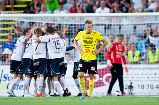 Mjällbys Mattias Håkansson ser deppig ut