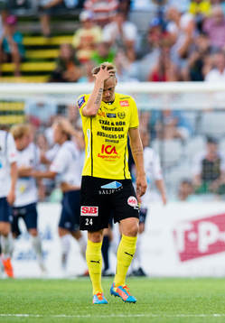 Mjällbys Mattias Håkansson ser deppig ut