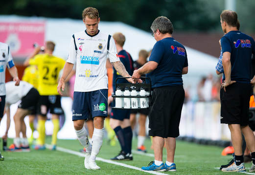 Gefles David Fällman dricker vatten