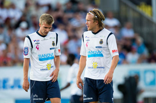 Gefles Robin Nilsson (v) ser deppig ut brevid Anders Bååth