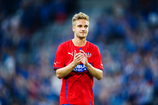 Helsingborgs Johan Mårtensson tackar publiken