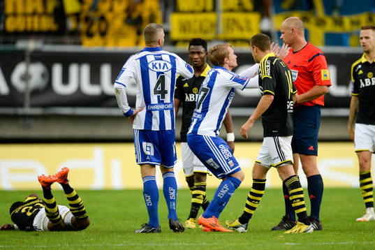 IFK Göteborgs Kjetil Waehler får rött kort