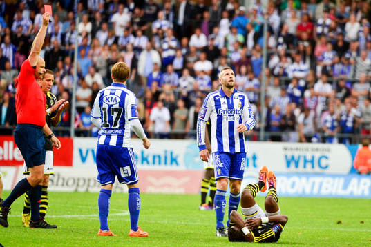 IFK Göteborgs Kjetil Waehler får rött kort