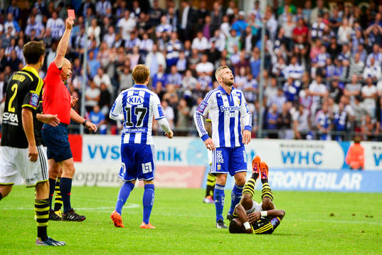 IFK Göteborgs Kjetil Waehler får rött kort