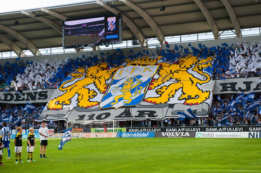 IFK Göteborgs tifo innan fotbollsmatchen i Allsvenskan