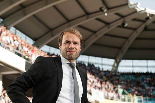 s tränare Andreas Alm innan fotbollsmatchen i Allsvenskan