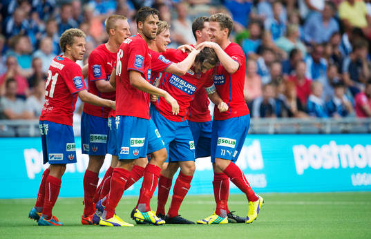 Helsingborgs Darijan Bojanic gratuleras
