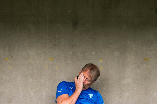 Malmö FFs tränare Åge Hareide ser bekymrad ut