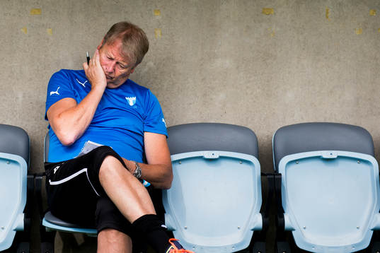 Malmö FFs tränare Åge Hareide ser bekymrad ut