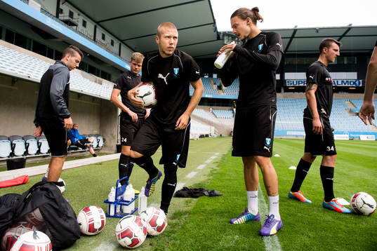 Malmö FFs Anton Tinnerholm (m) och Erik Johansson (th)