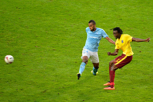 Malmö FFs Isaac Kiese Thelin och Sparta Prags Costa