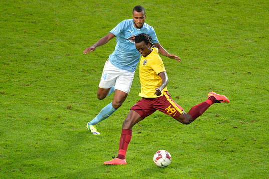 Malmö FFs Isaac Kiese Thelin och Sparta Prags Costa
