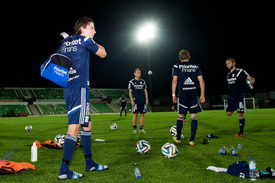 IFK Göteborgs Lasse Vibe lämnar träningen på