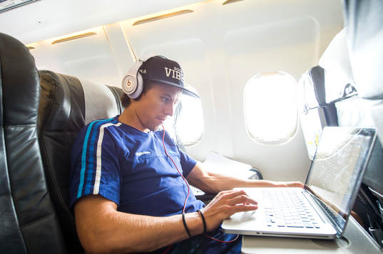 IFK Göteborgs Lasse Vibe på flyget