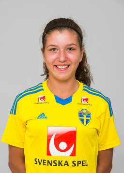 Loreta Kullashi, spelare i F15/99-landslaget i fotboll