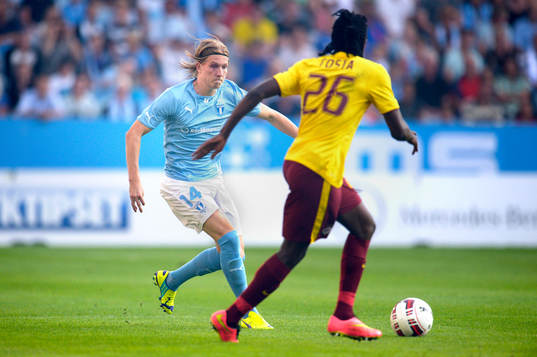 Malmö FFs Simon Kroon spelar vidare med blått öga