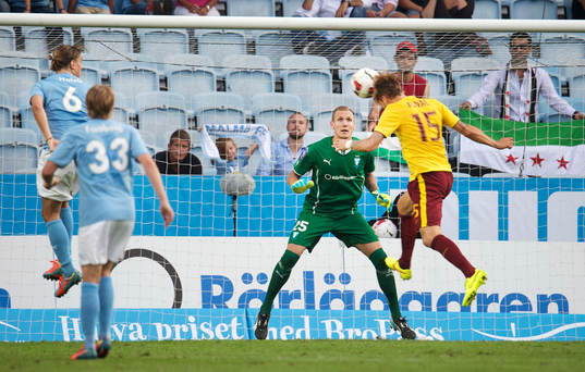 Sparta Prags Radoslav Kovác nickar i stolpen hos Malmö