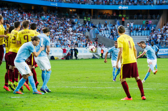 Malmö FFs Markus Rosenberg gör 2-0 på frispark