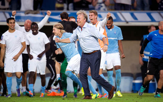 Malmö FFs tränare Åge Hareide jublar vid slutsignal av