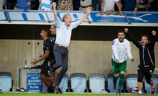 Malmö FFs tränare Åge Hareide jublar vid slutsignal av