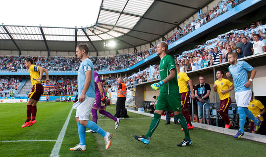 Malmö FFs Markus Rosenberg, målvakt Robin Olsen, Anton