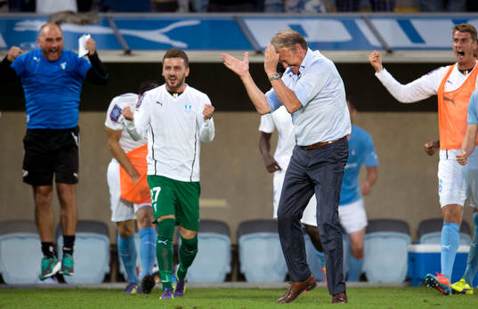 Malmö FFs tränare Åge Hareide firar segern