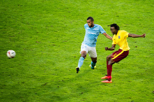 Malmö FFs Isaac Kiese Thelin och Sparta Prags Costa