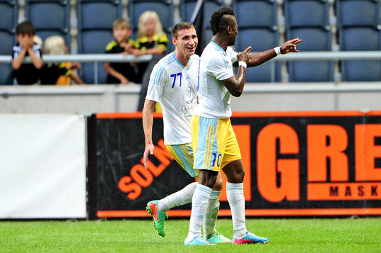 Astanas Kethevoama Foxi jublar med Dmitry Shomko