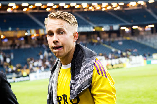 s målvakt Patrik Carlgren deppar