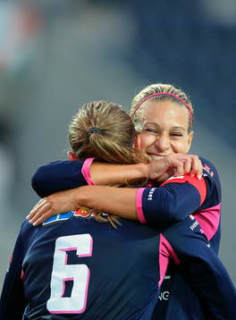 Linköpings Mariann Gajhede och Charlotte Rohlin jublar