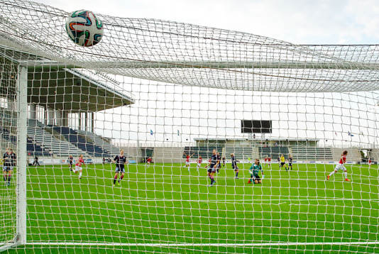 Mål 1-0 av Kristianstads Marija Banusic (till höger i