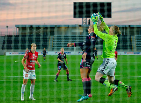 Räddning av Kristianstads målvakt Hedvig Lindahl