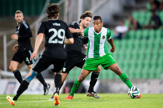 Rio Aves Luis Augusto håller undan för IFK Göteborgs