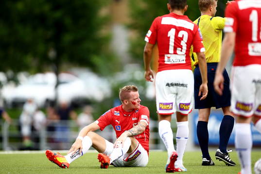 Kalmars Marcus Nilsson blöder på kinden