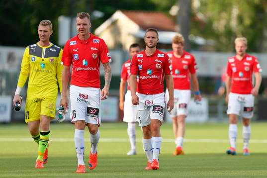 Kalmar med målvakt Lars Cramer och Marcus Nilsson deppar