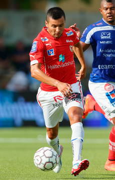 Kalmars Romário Pereira Sipião före Åtvidabergs Ricardo