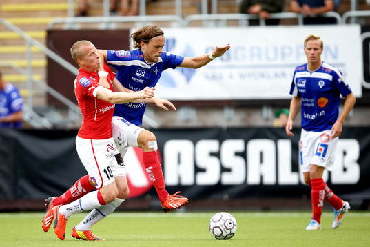 Åtvidabergs Tom Pettersson pressar tillbaka Kalmars Tobias